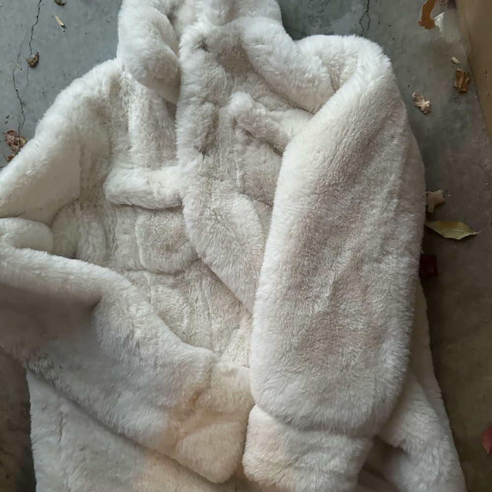 - Furry jacket - Picture 5 of 5